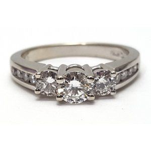Beautiful 14K Karat Solid White Gold Wedding Engagement Solitaire Diamond Ring